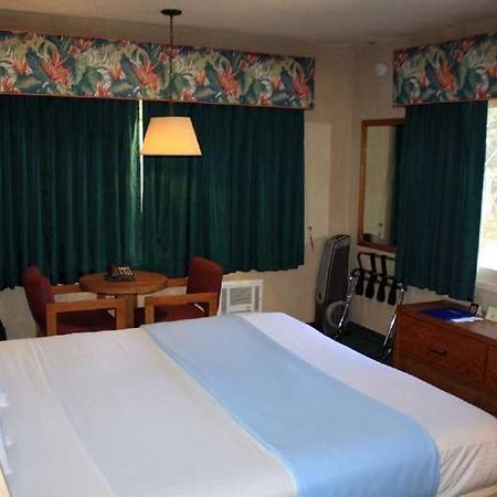 Cabrillo Inn At The Beach ซานตาบาร์บารา ภายนอก รูปภาพ