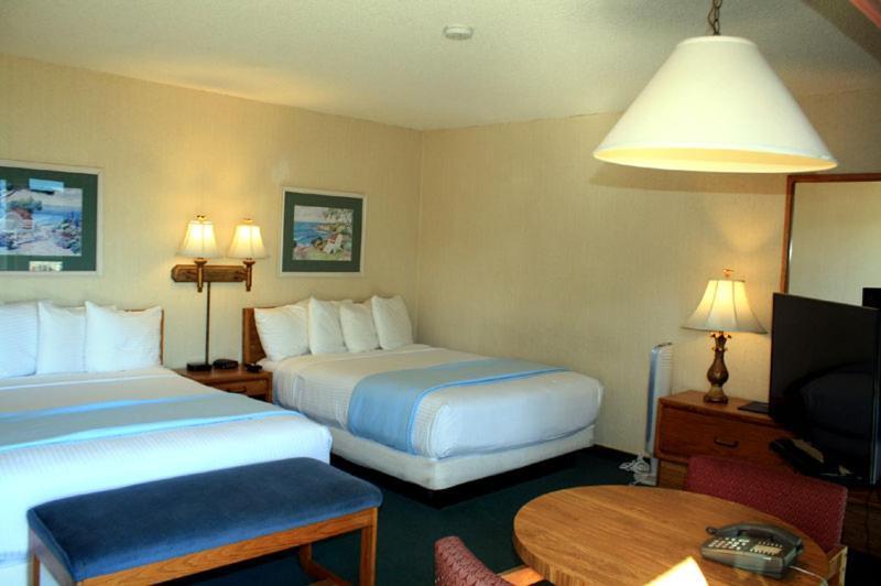 Cabrillo Inn At The Beach ซานตาบาร์บารา ภายนอก รูปภาพ